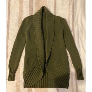 EXPRESS Forest green cardigan 🌲